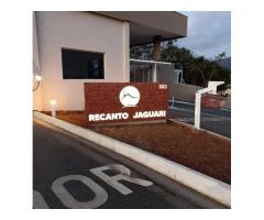 Terreno com 1.000m² no Condomínio Recanto Jaguari em Vargem - SP