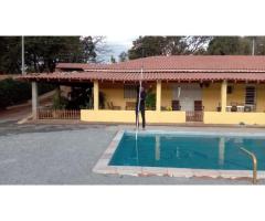 Chácara de 1500m² com 3 suites no Condomínio Recanto Primavera em Vargem - SP