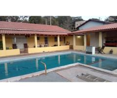 Chácara de 1500m² com 3 suites no Condomínio Recanto Primavera em Vargem - SP