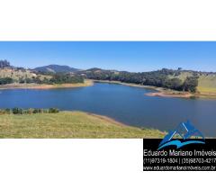 Casa térrea no condomínio Riviera dos Pássaros em Joanópolis SP